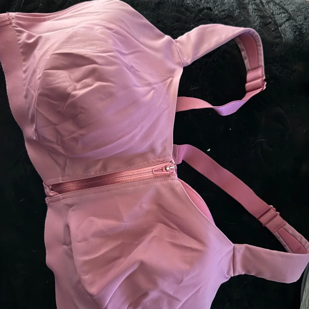 Bundle of Four Victorias Secret Sports Bras - Picture 6 of 9